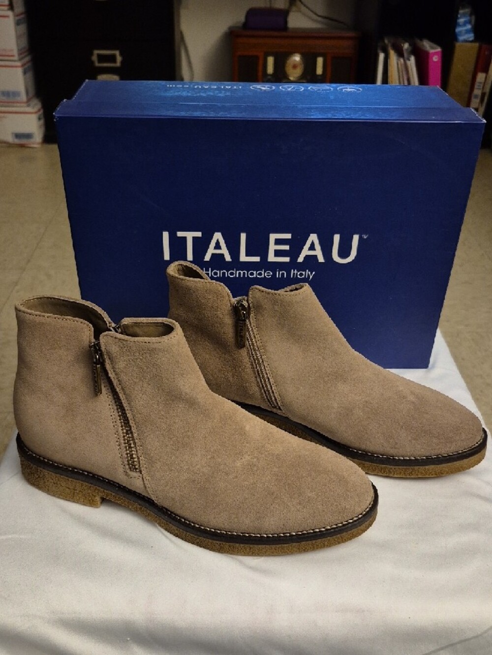 New* Italeau Women’s Suede Chelsea Boots in Tan (Box Included)